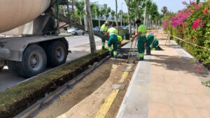 Hormigonado del tramo de carril bici en el que se ha actuado