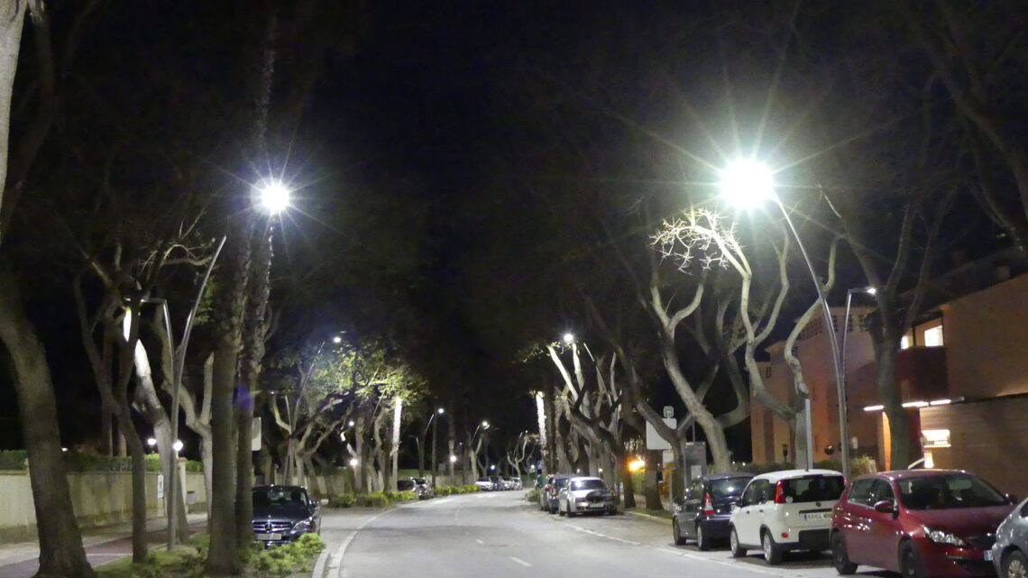 La avenida Reina Sofía luce un alumbrado más sostenible y moderno