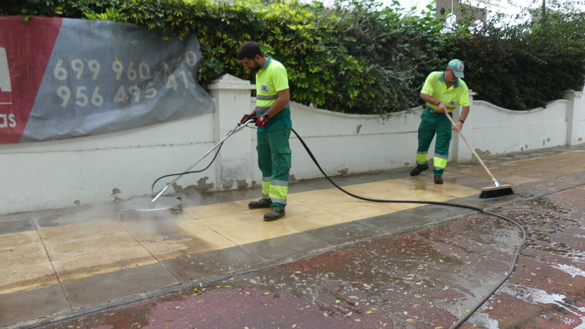Trabajos de limpieza de pavimentos con hidrolimpiadora Trabajos de limpieza de pavimentos con hidrolimpiadora