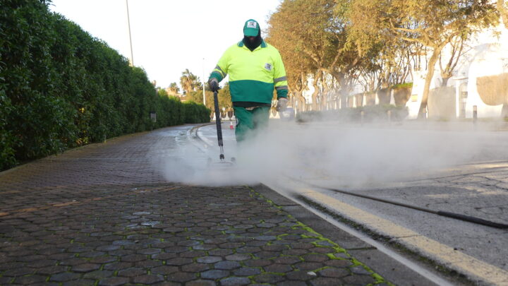 Nuevos trabajos de eliminación de malas hierbas sobre el acerado