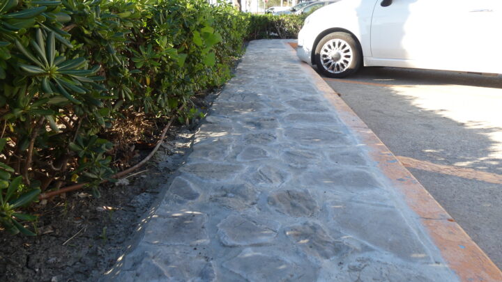 Terminada la reparación de la solería de piedra de la mediana de la avenida Juan Carlos I