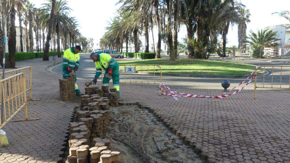 Reparaciones en el pavimento de la avenida del Mar