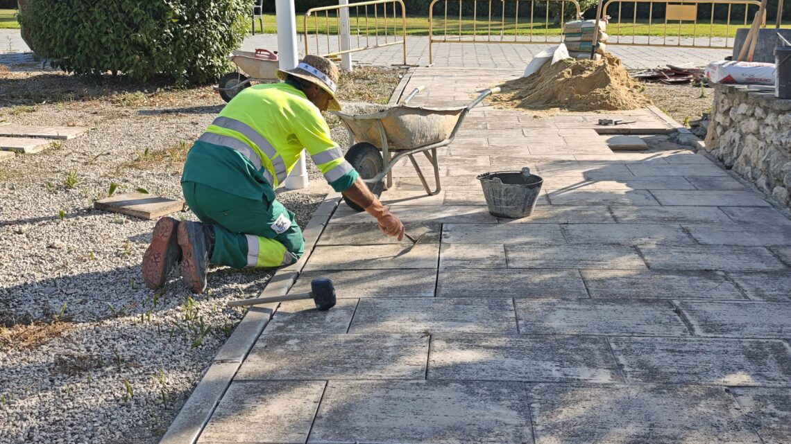 El plan de rehabilitación de pavimento entra en su recta final actuando en el Jardín Dunar