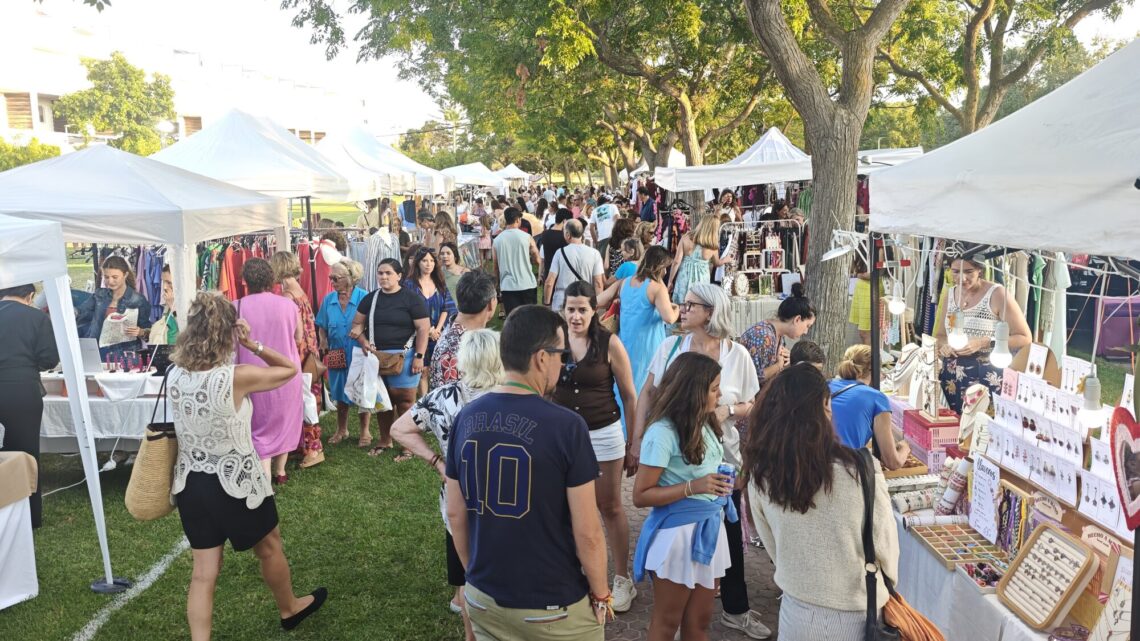 Buen ambiente, productos de calidad y alta participación en el VII Mercadillo de Costa Ballena