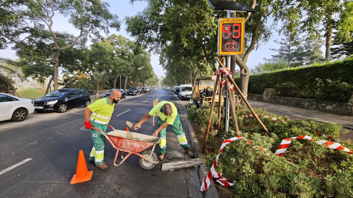 Colocación de señales de tráfico con emoji para controlar la velocidad